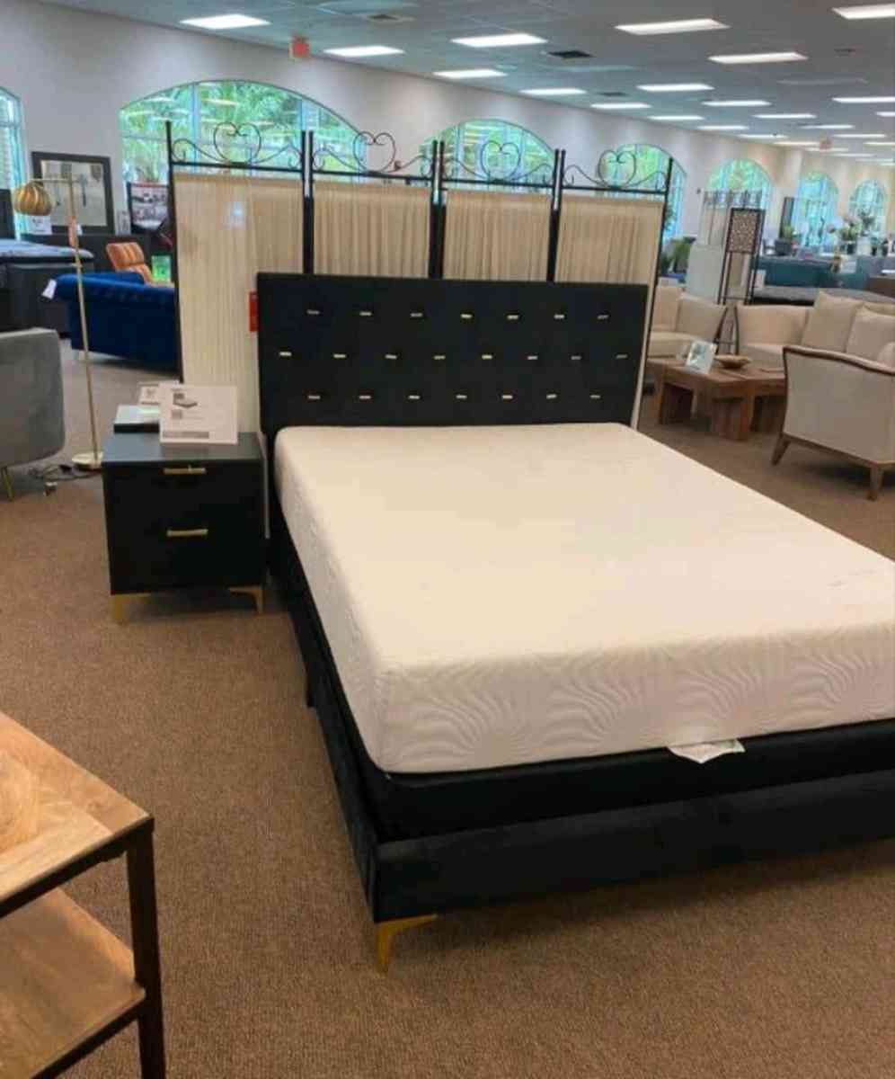 CAMA QUEEN EN VENTA PREGUNTE PRECIO - Hialeah, Florida - FleaMarketBay