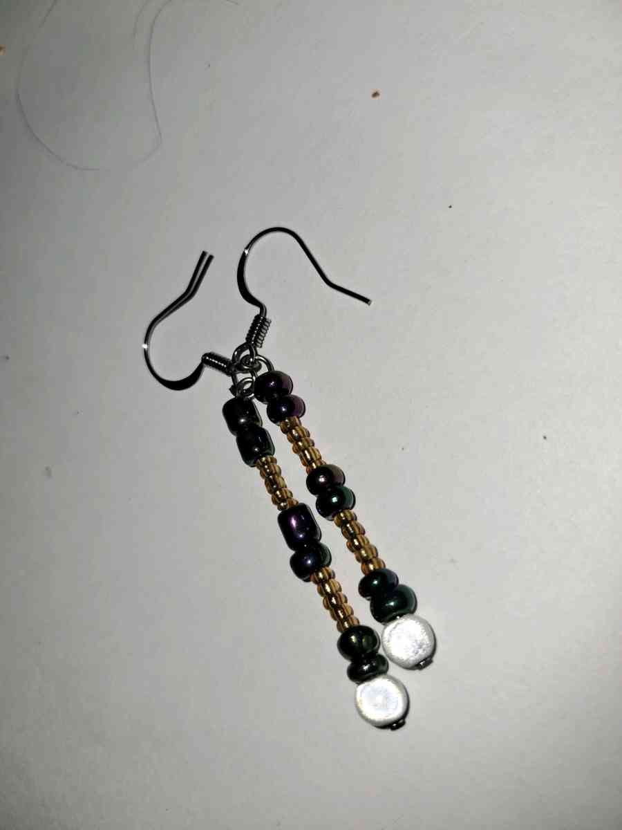 gold and purple earrings - Phenix City, Alabama - FleaMarketBay