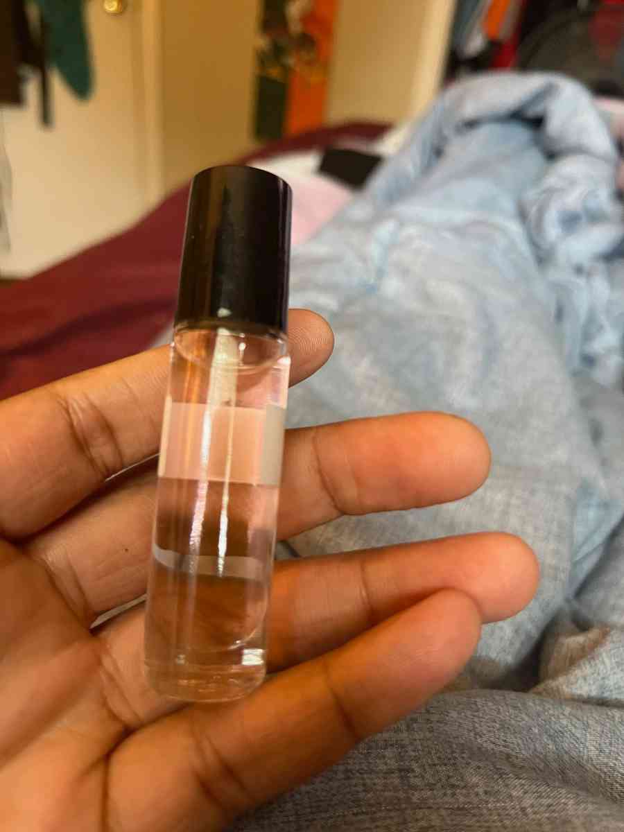 Delina exclusif roll on perfume - Port Richey, Florida