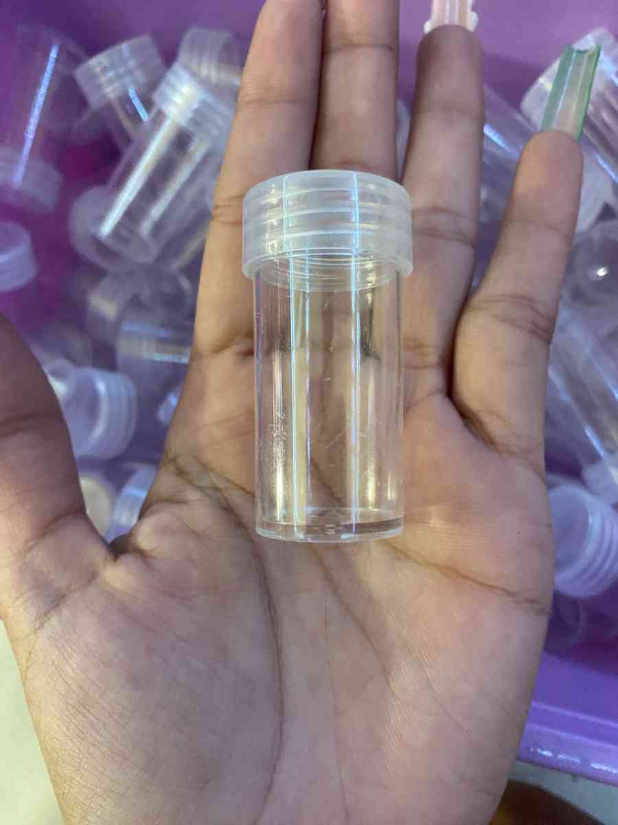 92 pcs 10 ml clear plastic bead containers - Houston, Texas - FleaMarketBay