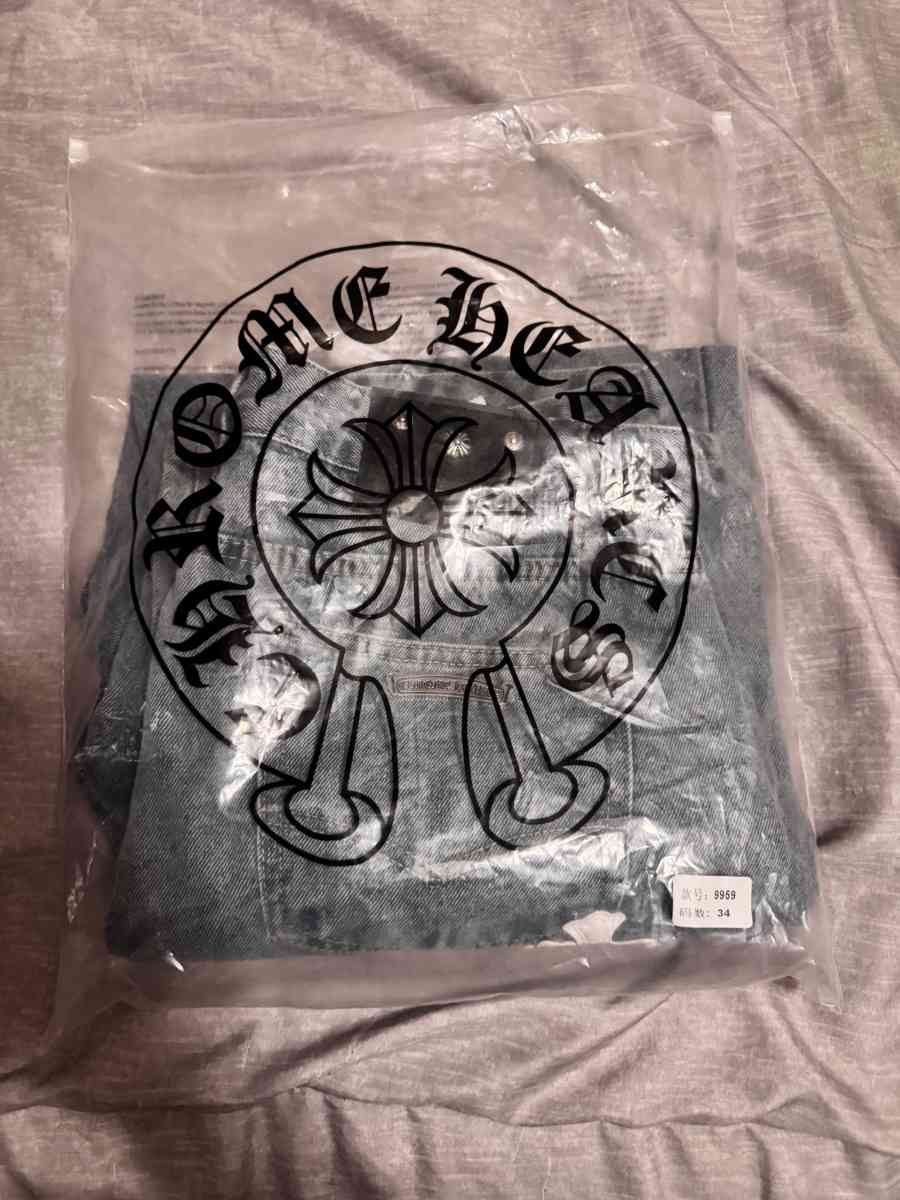 cross Jeans - Bakersfield, California - FleaMarketBay