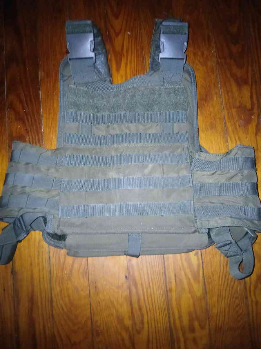 plate carrier with level 3 plates front and back 10x12 - Norwood, Massachusetts - FleaMarketBay