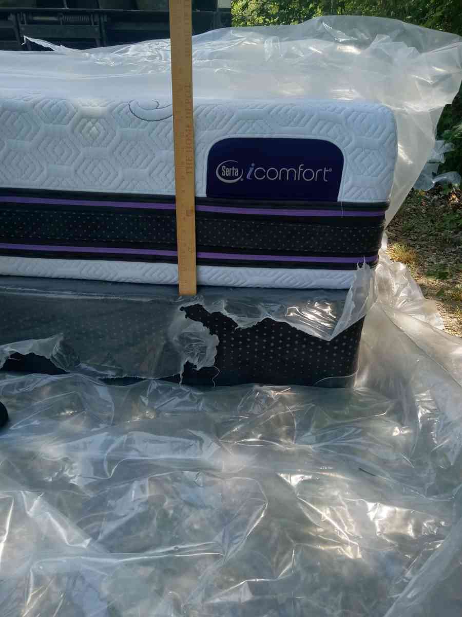 King matress set - Greer, South Carolina - FleaMarketBay