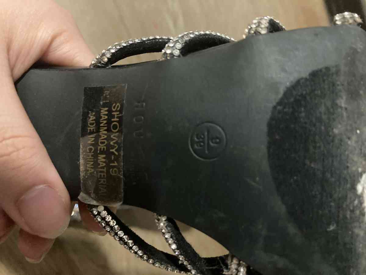 glittery heels - Glendale, Arizona - FleaMarketBay