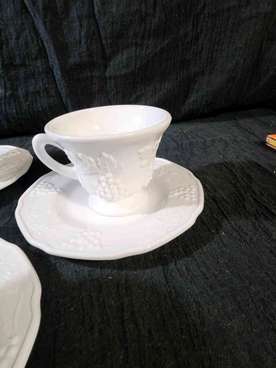 Vintage Milk glass - Knoxville, Tennessee - FleaMarketBay