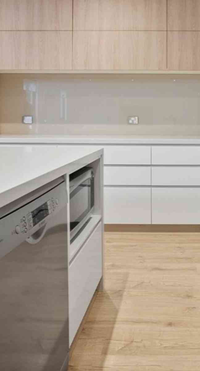 Modern kitchens - Miami, Florida - FleaMarketBay