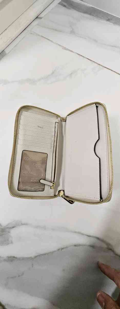 MICHAEL KORS KHAKI COLOR - Brentwood, Tennessee - FleaMarketBay