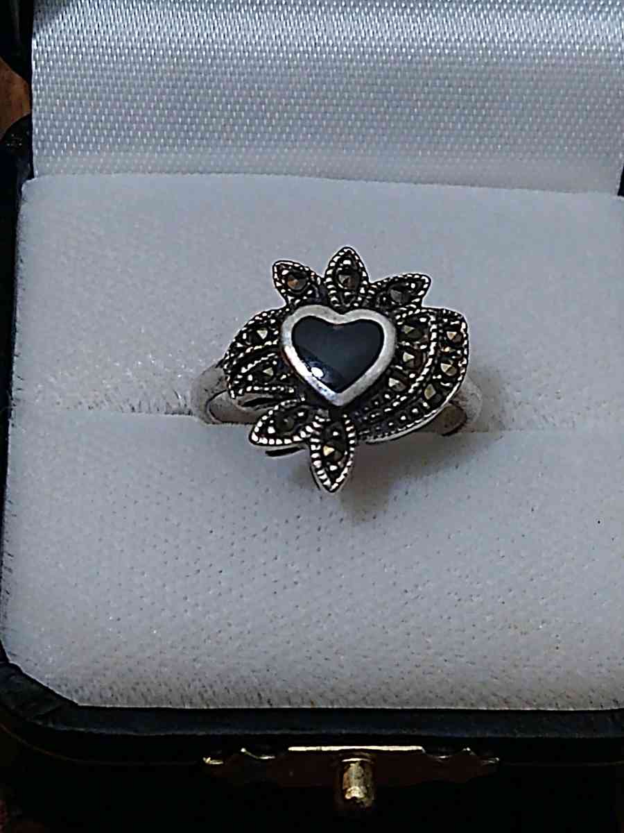 Sterling silver ring sz 7