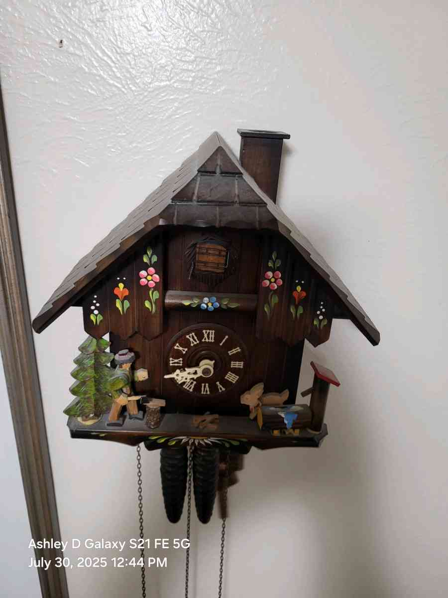 1970s vintage German cuckoo clock with pine cones and pineap - Green Bay, Wisconsin - FleaMarketBay