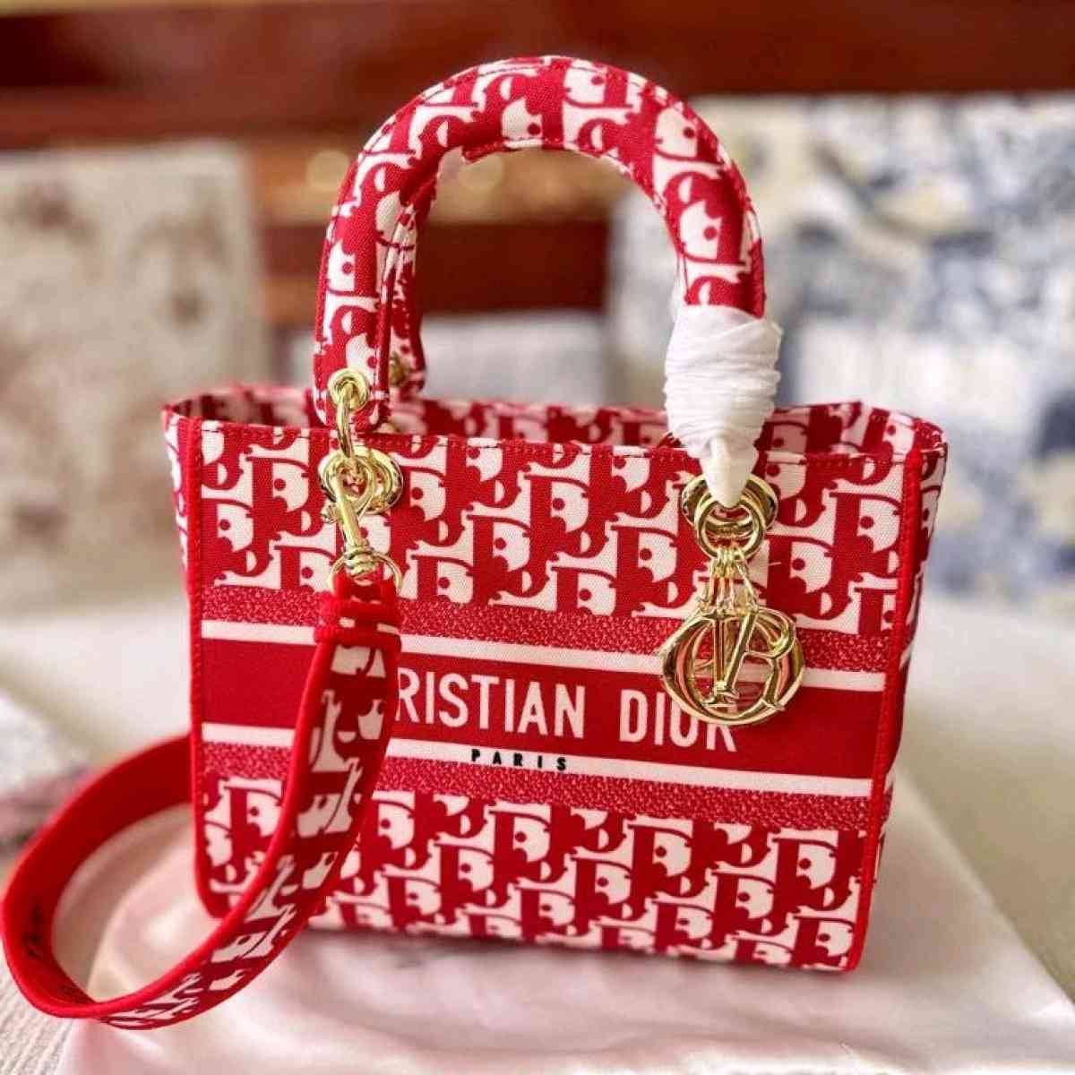 Fashion Shoulder and Handle Bag - Las Vegas, Nevada