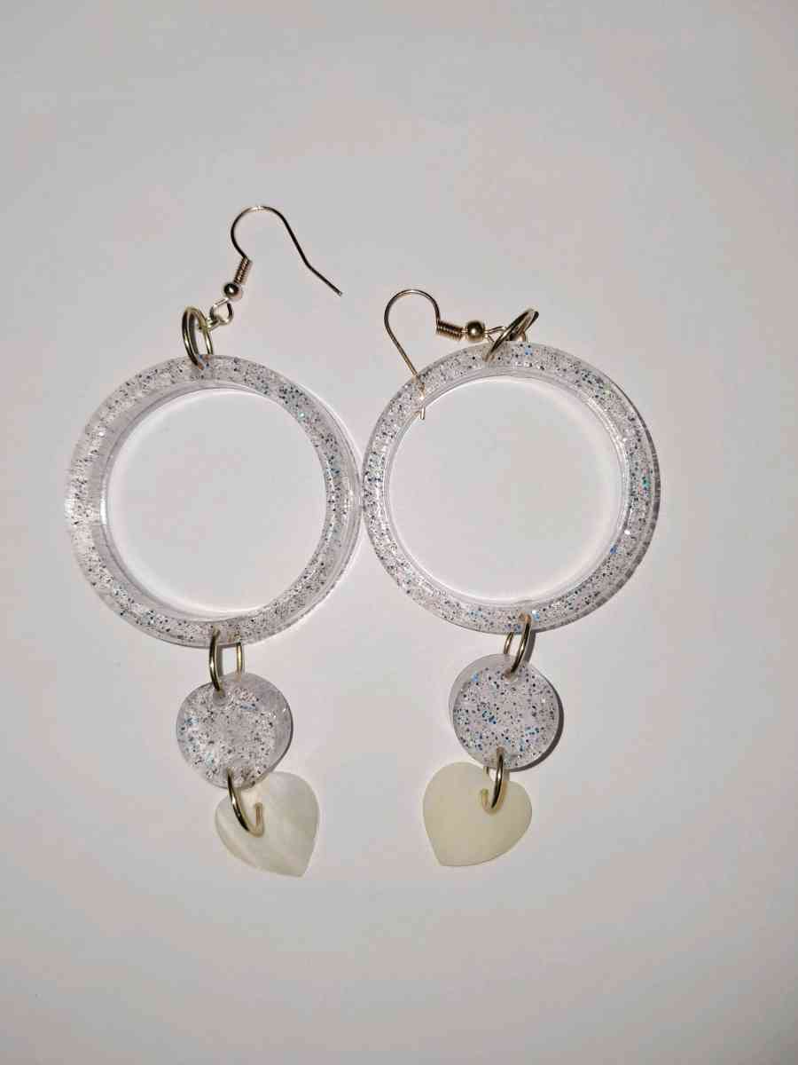 sparkling earrings with hearts - Phenix City, Alabama - FleaMarketBay