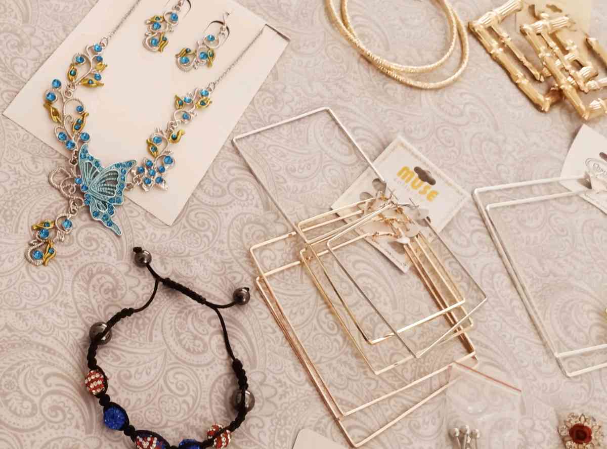 clearance jewelry bundle - North Las Vegas, Nevada - FleaMarketBay