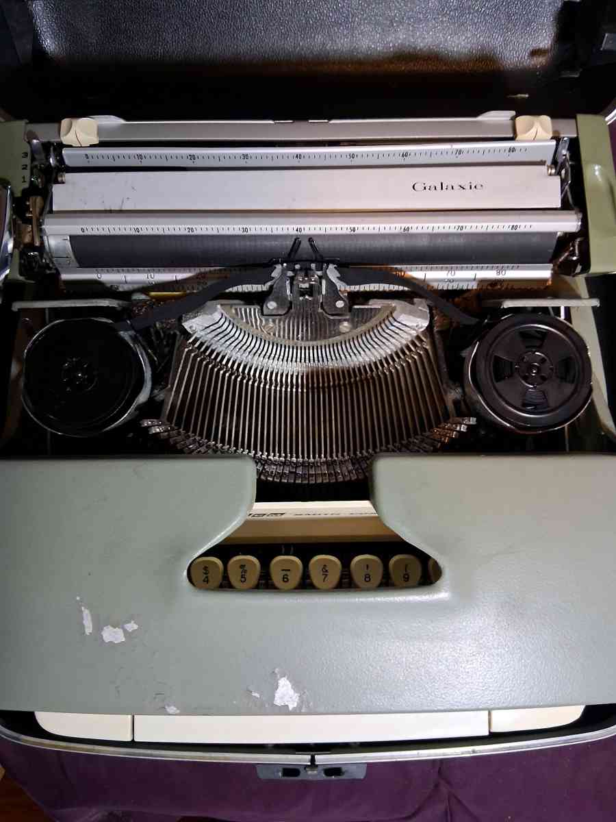 1960s Galaxie typewriter antique collectible - Lynchburg, Virginia
