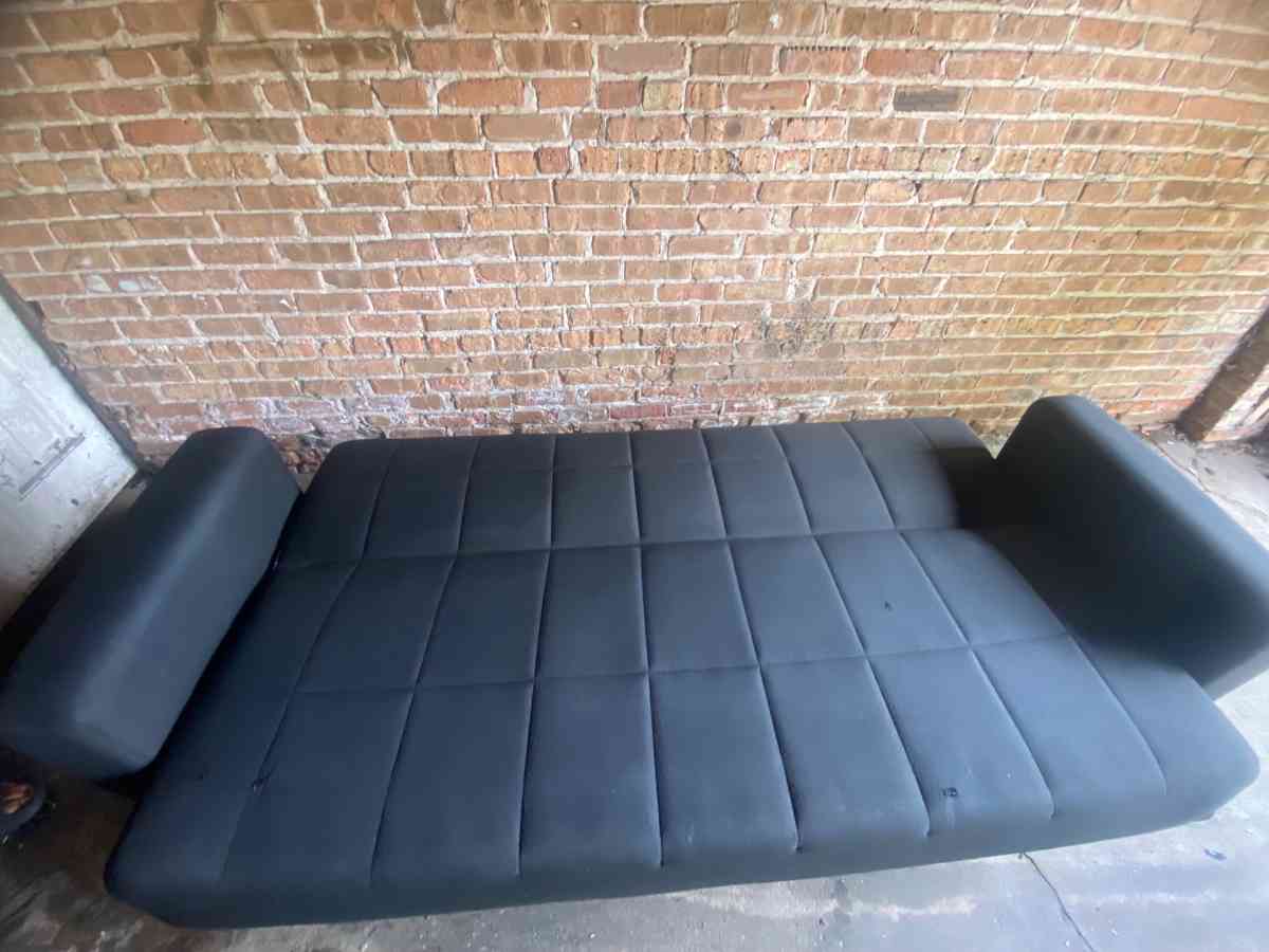 Couch - Chicago, Illinois - FleaMarketBay
