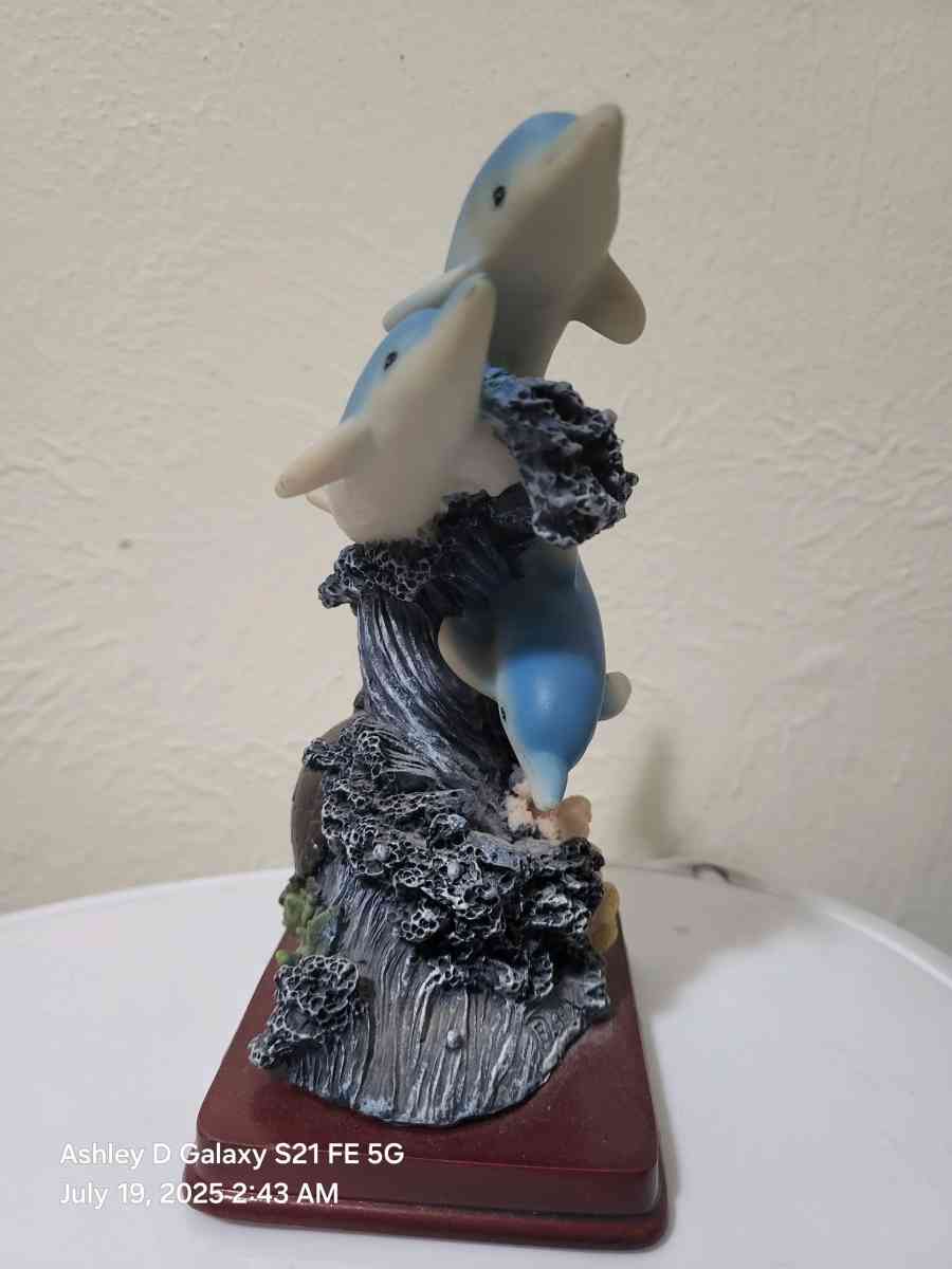 Blue and white dolphin and turtle figurine dolphinlove - Green Bay, Wisconsin - FleaMarketBay