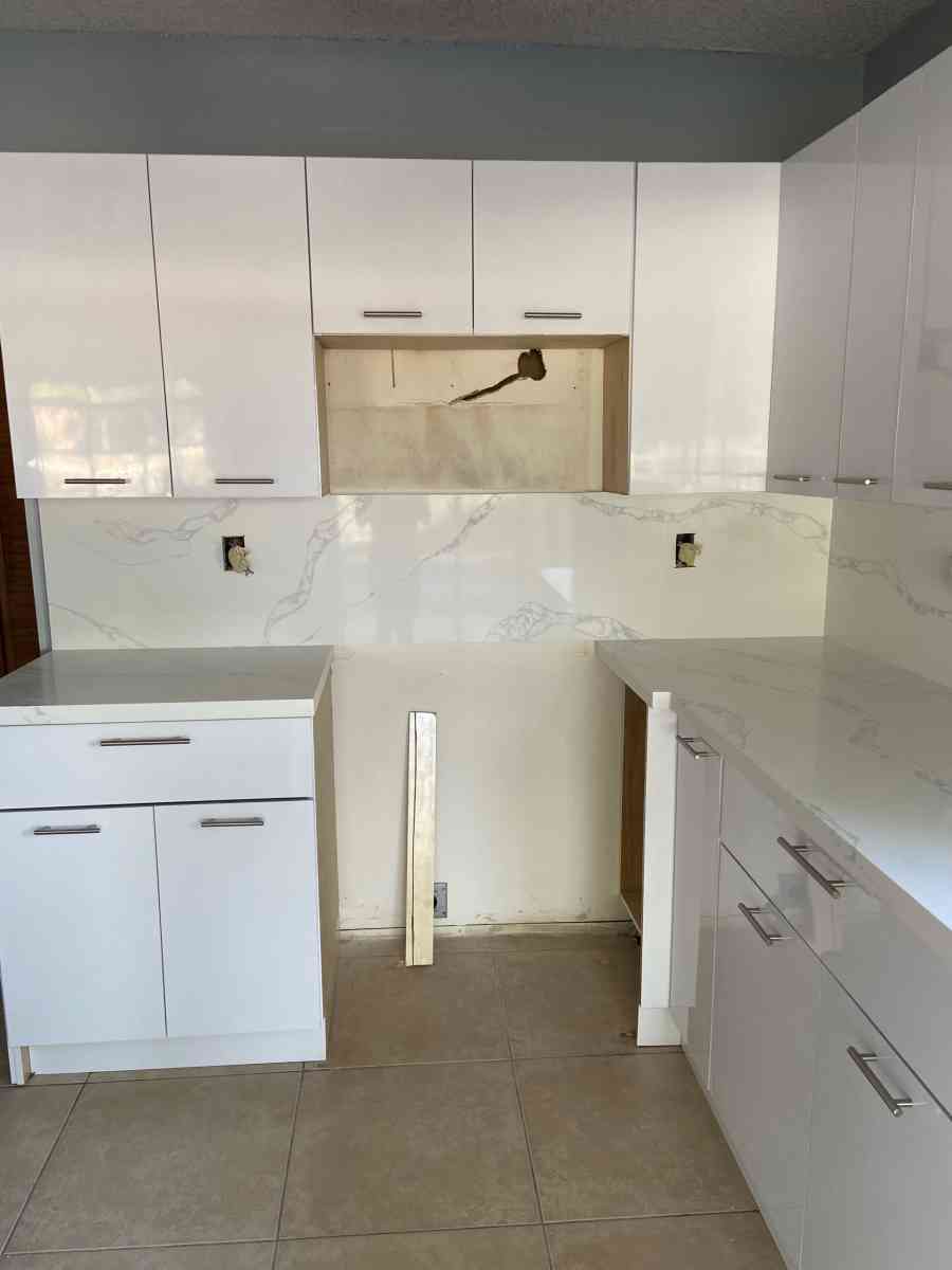 Small Kitchens Cabinets - Miami, Florida - FleaMarketBay