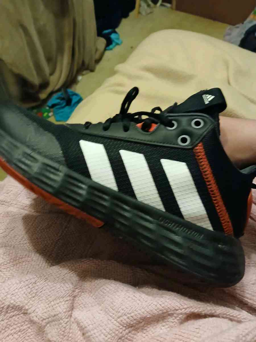 Adidas black white red - Dayton, Ohio