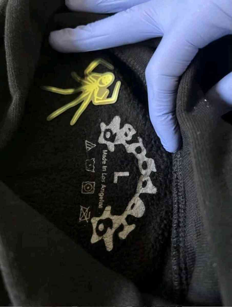 Black and yellow Spider  hoodie - Milwaukee, Wisconsin - FleaMarketBay