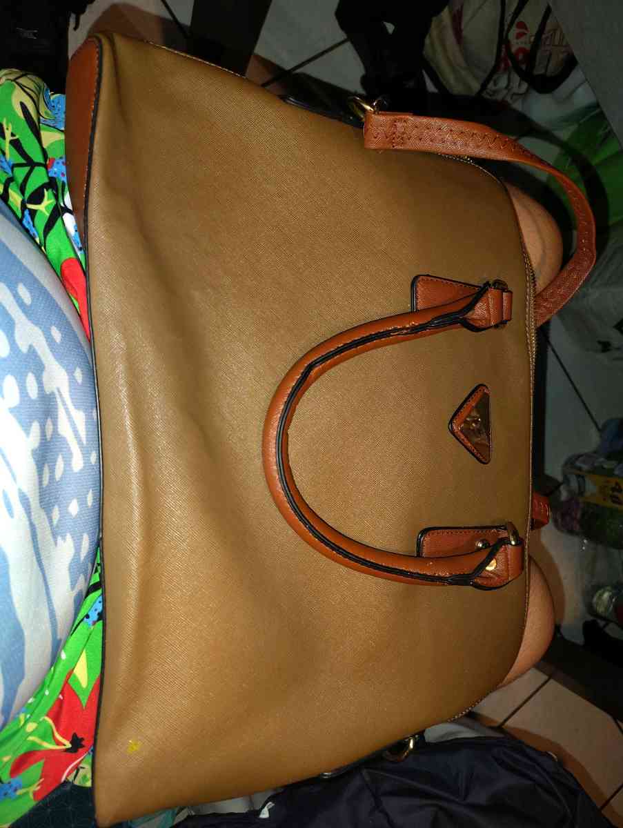 CARTERA GRIS y CAFES - North Bergen, New Jersey - FleaMarketBay