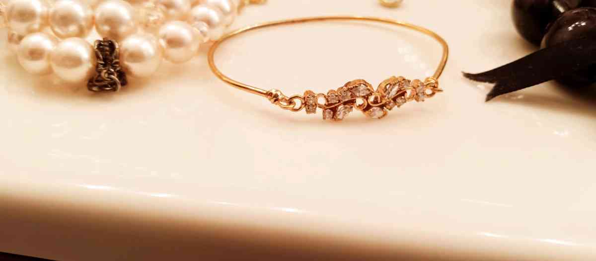 Out with the gently used Jewelry - Las Vegas, Nevada - FleaMarketBay