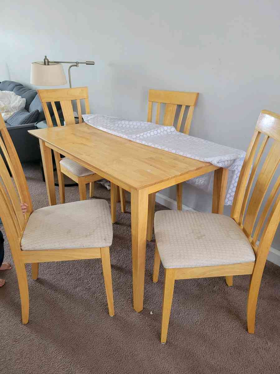 Dining table set