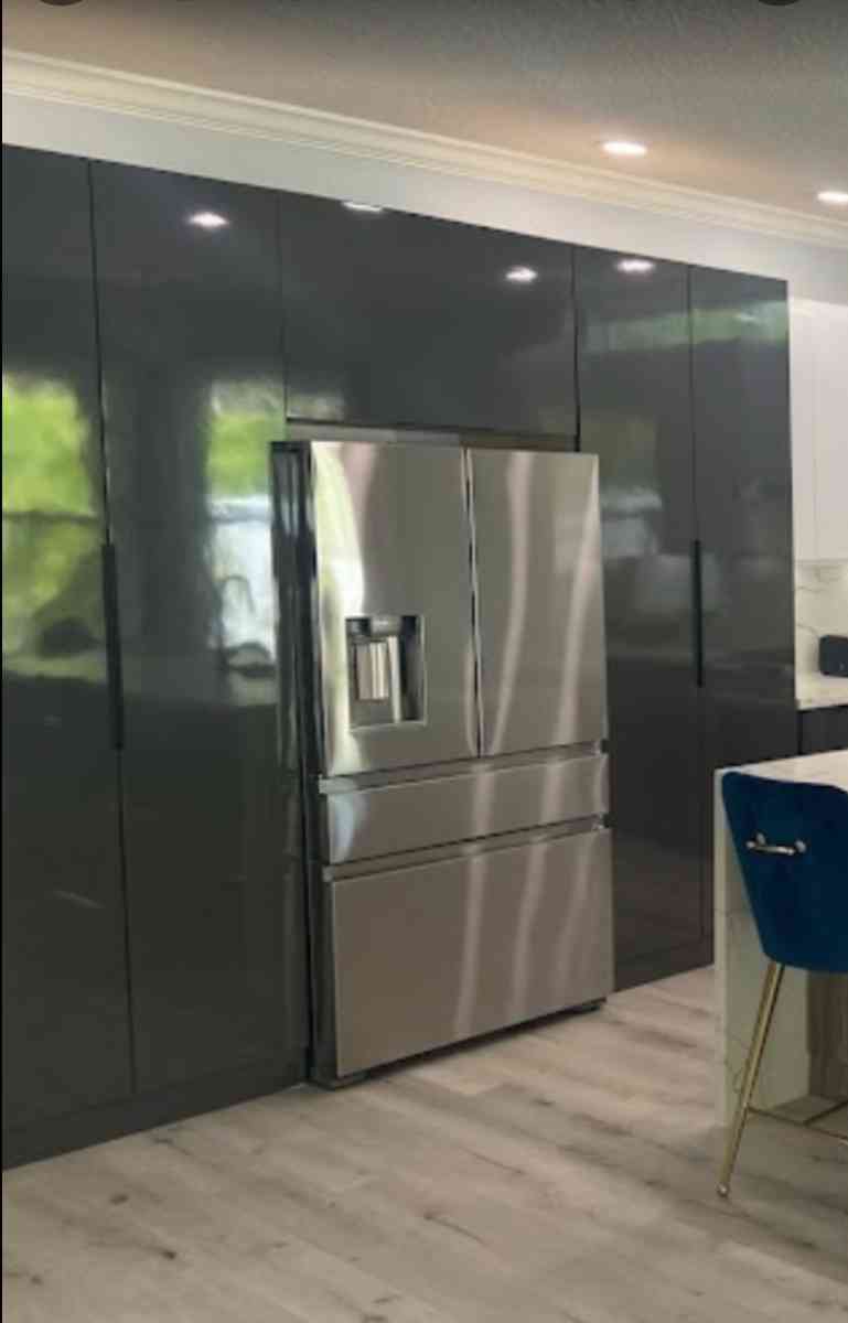 Modern kitchen cabinets - Miami, Florida - FleaMarketBay