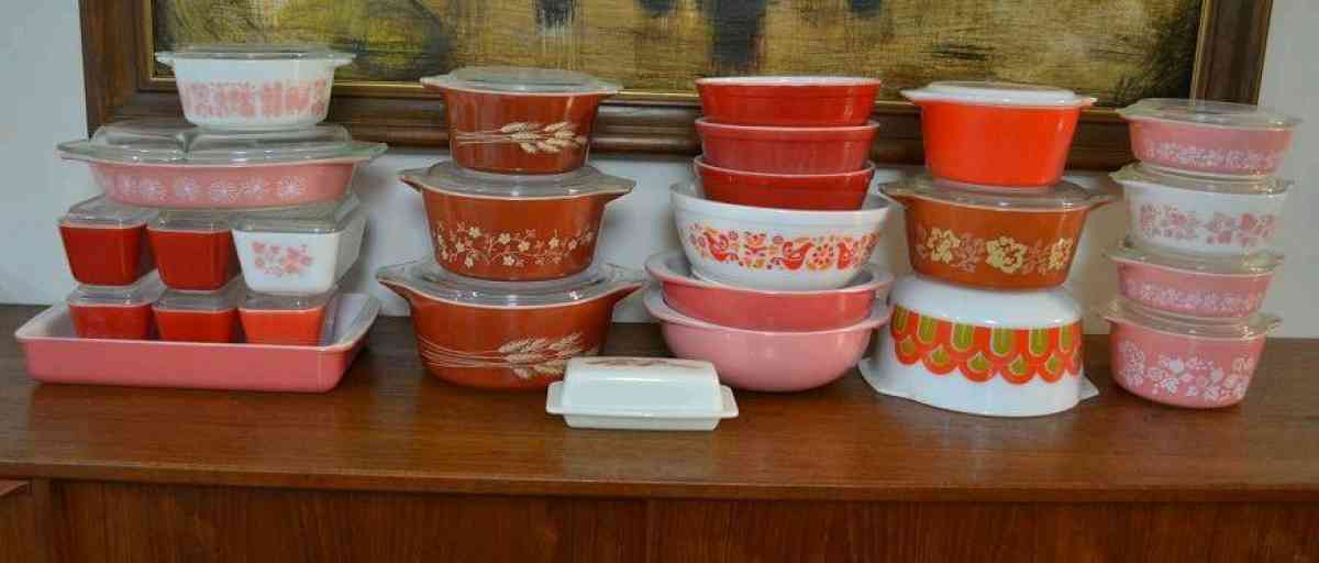 pink n red pyrex set - Adamsville, Ohio