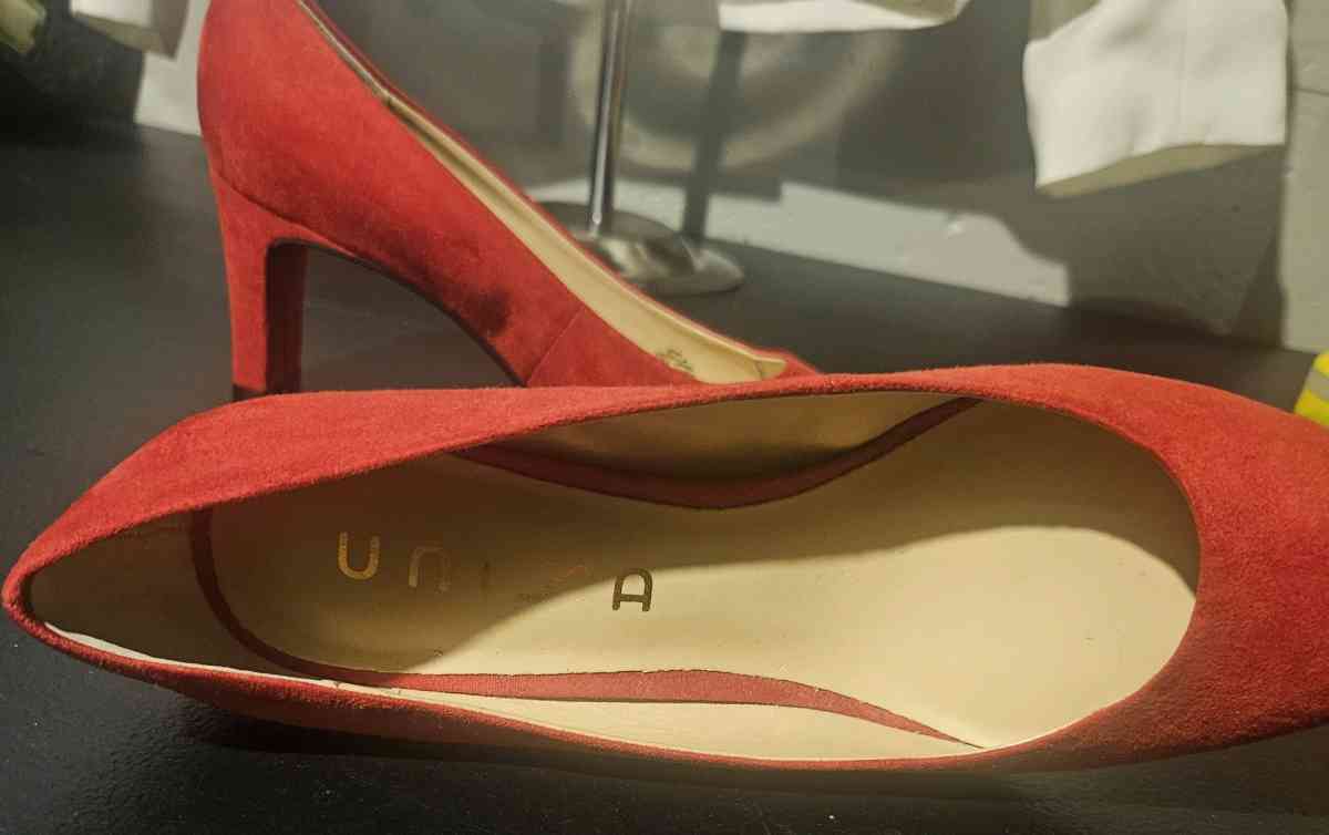 unisa red short heel sz 95 - Ashaway, Rhode Island - FleaMarketBay