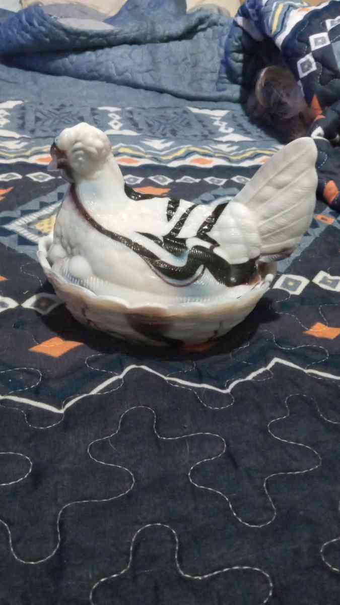 hems on a nest I have over 100 of them - Springfield, Ohio - FleaMarketBay