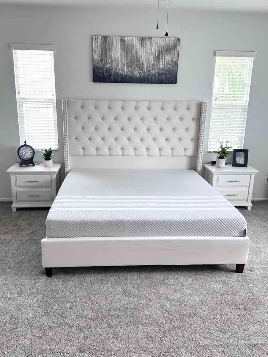 BRAND NEW queen bedframe - Clemmons, North Carolina
