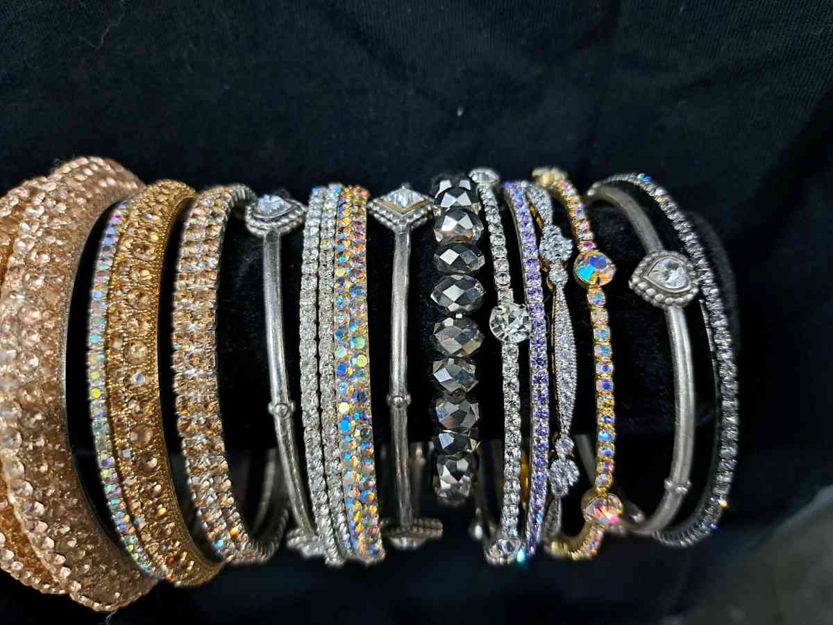 costume Jewelry Bracelets - Las Vegas, Nevada - FleaMarketBay