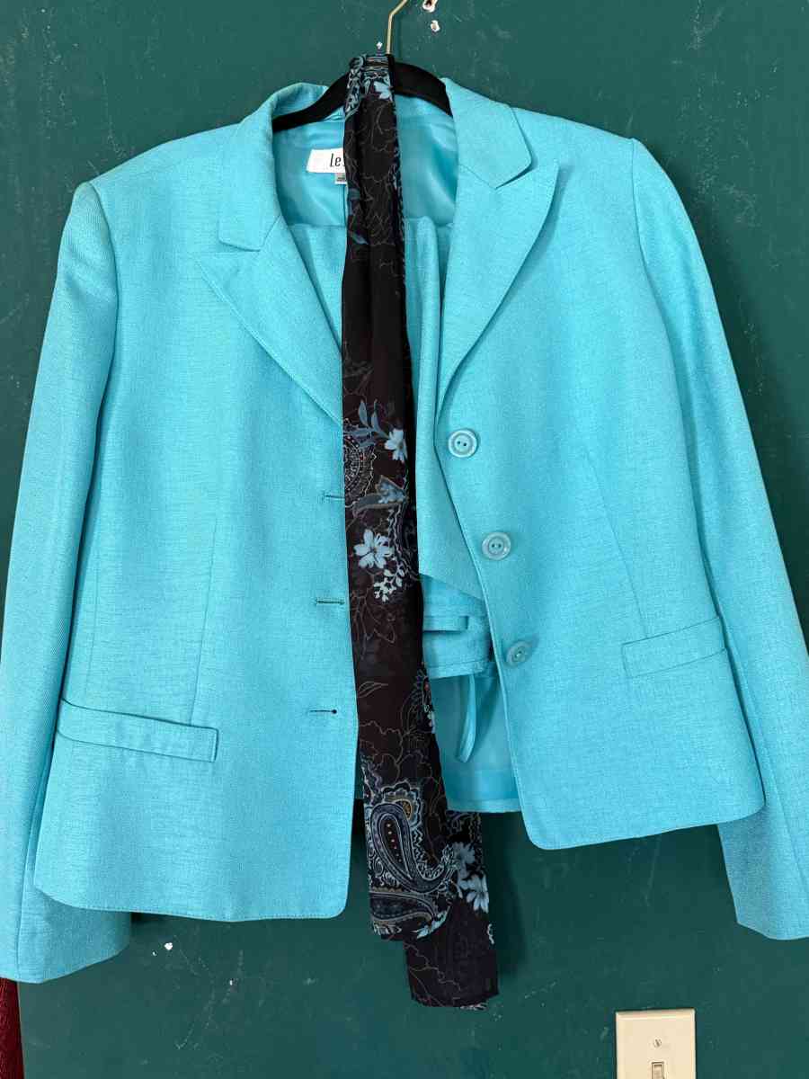 Women Business Attire - Adelanto, California - FleaMarketBay