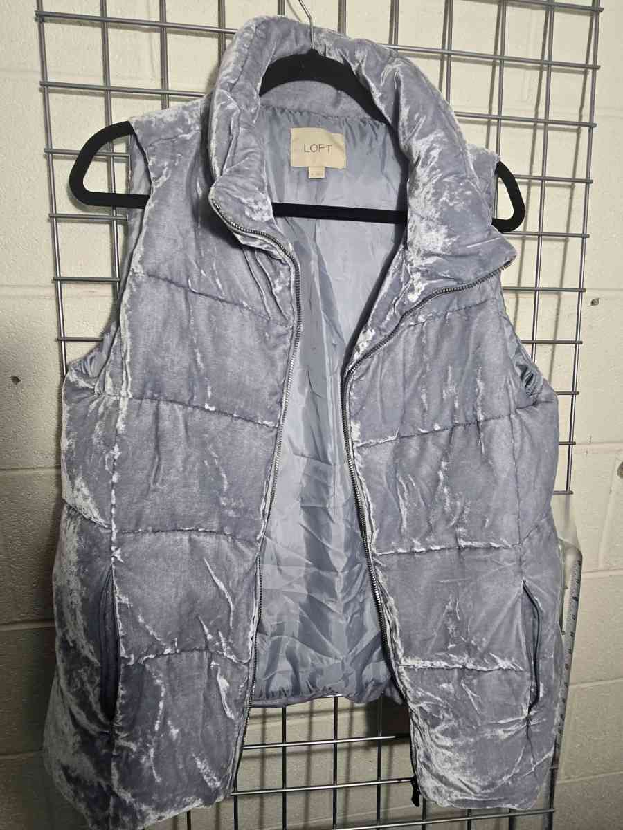 Loft Women Vest Color Blue - Aurora, Colorado - FleaMarketBay