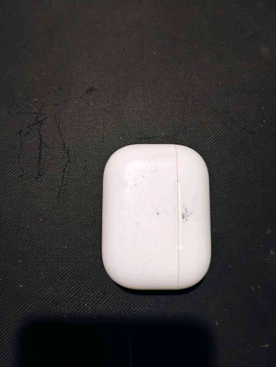 AirPods Pro 2 with Charging Case - Evansville, Indiana - FleaMarketBay