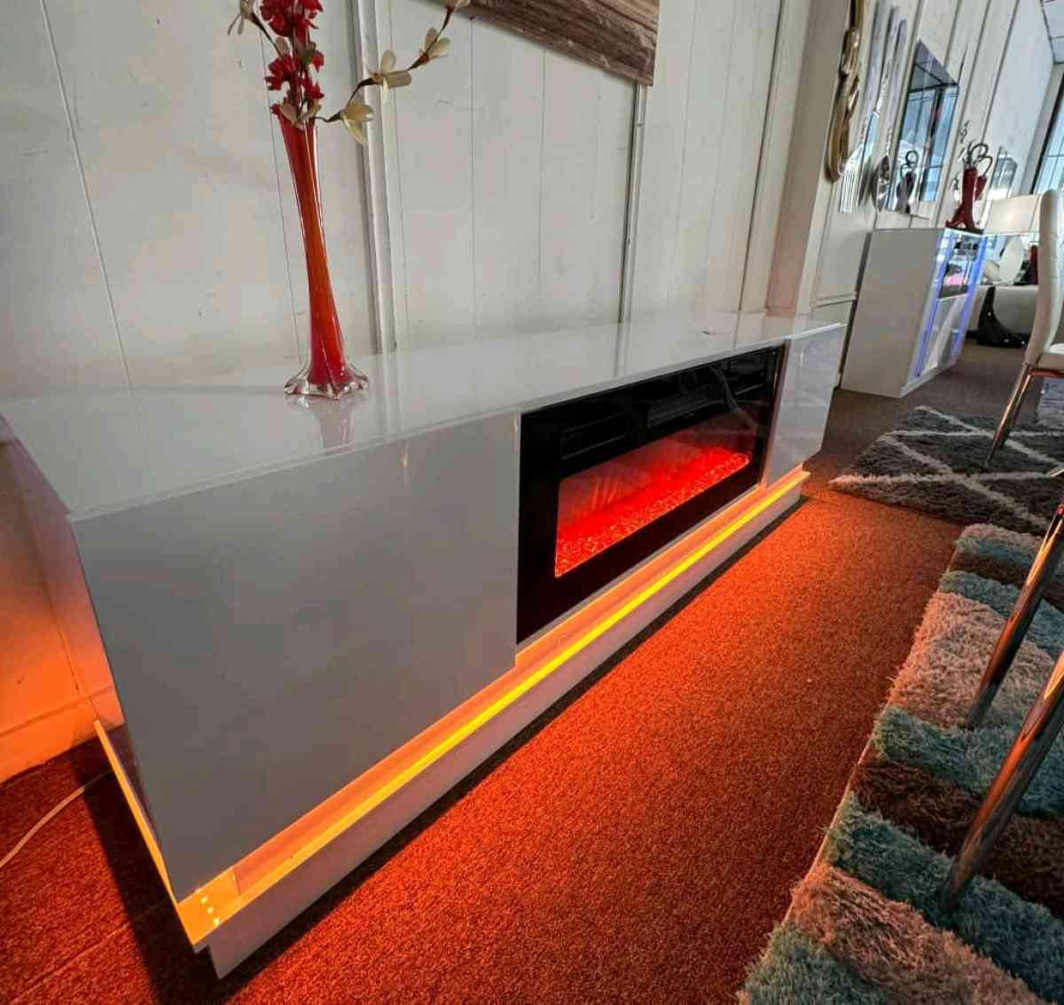 Mesa de television para TV de hasta 80 pulgadas - Miami, Florida