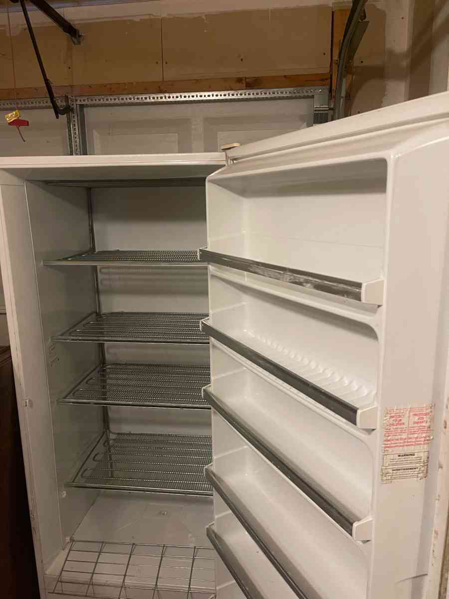 Freezer Family Size Freezer - Aberdeen Proving Ground, Maryland - FleaMarketBay