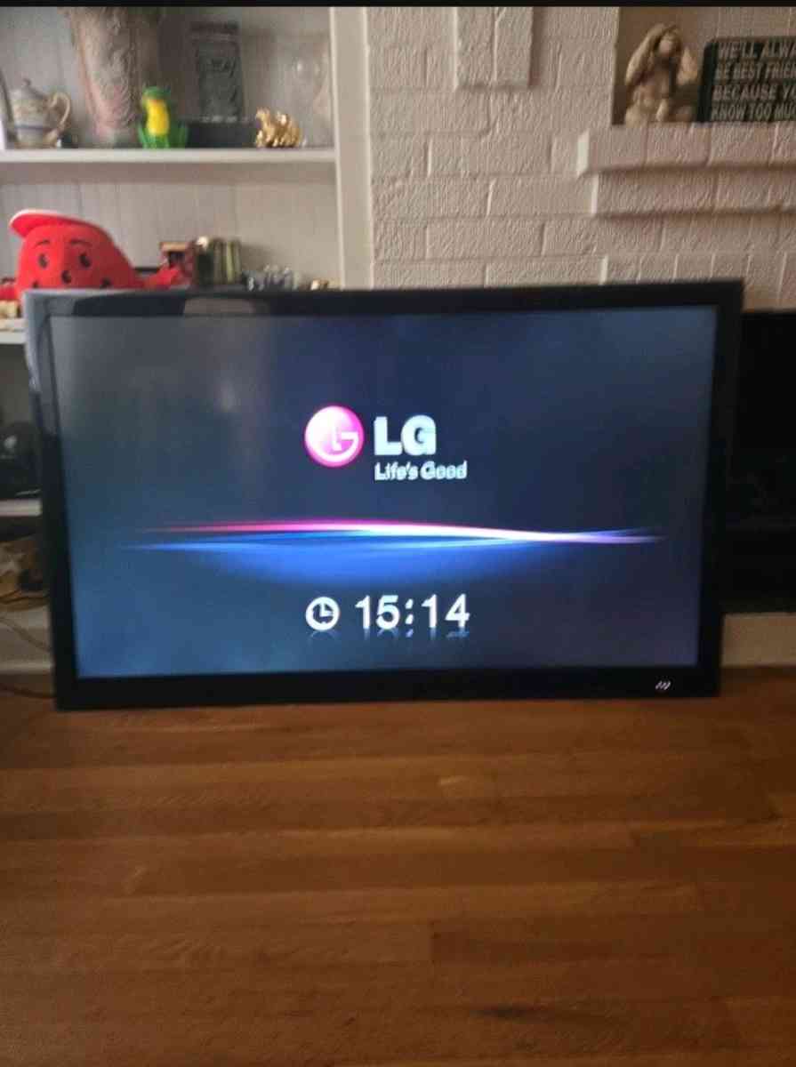 55in LG Flat Screen Digital Smart TV - Chicago, Illinois - FleaMarketBay