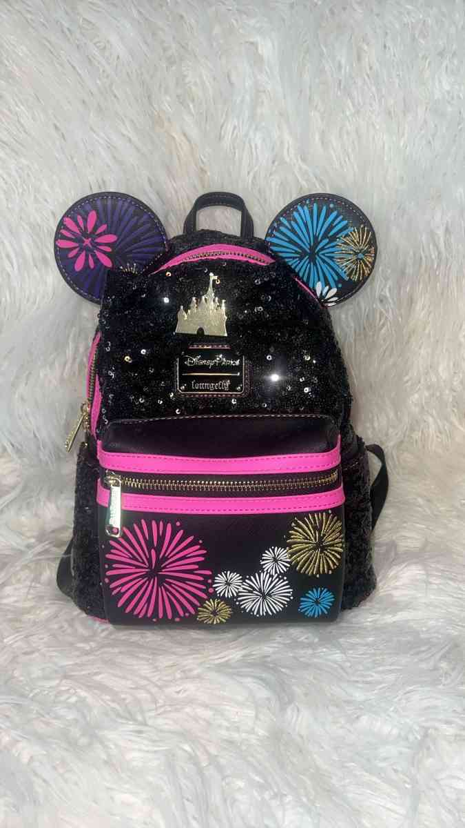 Minnie Mouse Main Attraction Nighttime Fireworks Castle Loun - Las Vegas, Nevada - FleaMarketBay