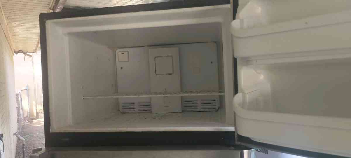 Fridge - Monroe, Louisiana - FleaMarketBay