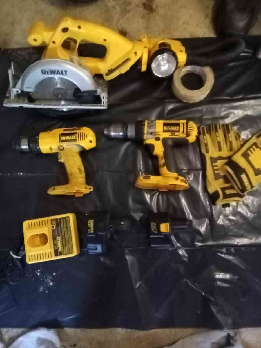 DeWalt power tool bundle - Lebanon, Ohio