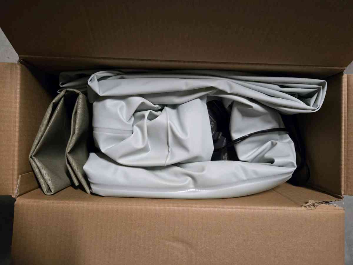 2 Intex DuraBeam Plus MidRise Queen 18 Airbed with BuiltIn P - Victorville, California - FleaMarketBay