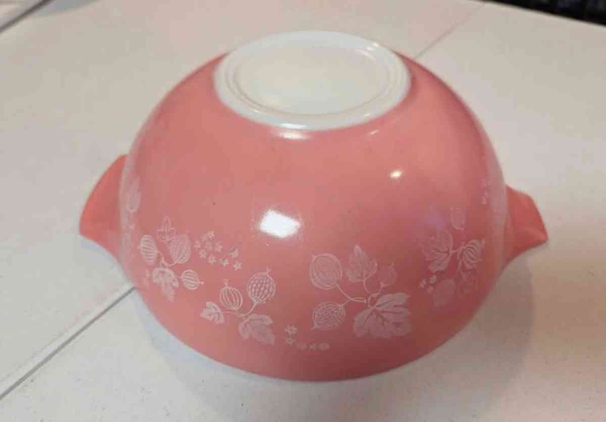 pink pyrex collection - Adamsville, Ohio - FleaMarketBay