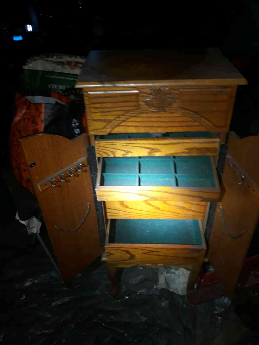 womens jewelry stand - Albuquerque, New Mexico - FleaMarketBay