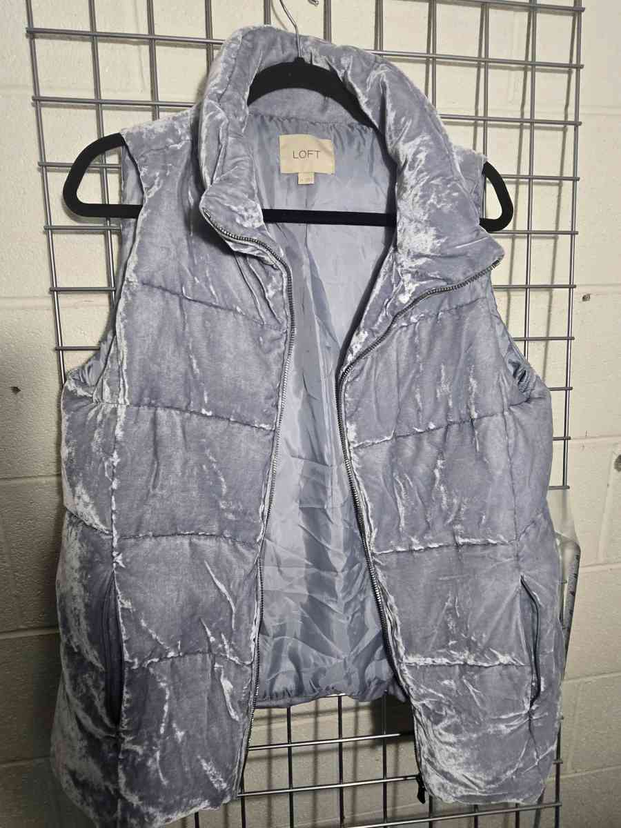 Loft Women Vest Color Blue - Aurora, Colorado