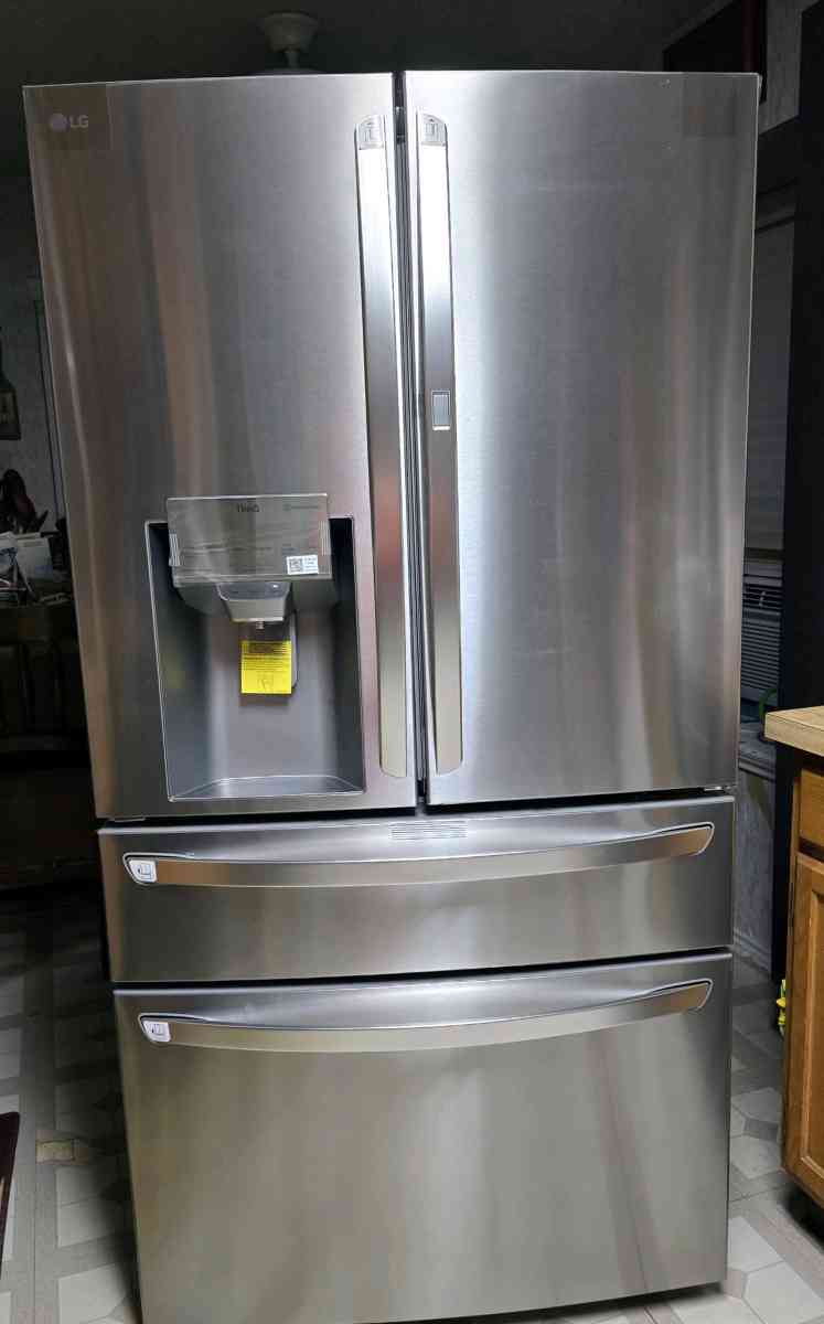 2021 LG Refrigerator  Like New Condition - Mesquite, Texas