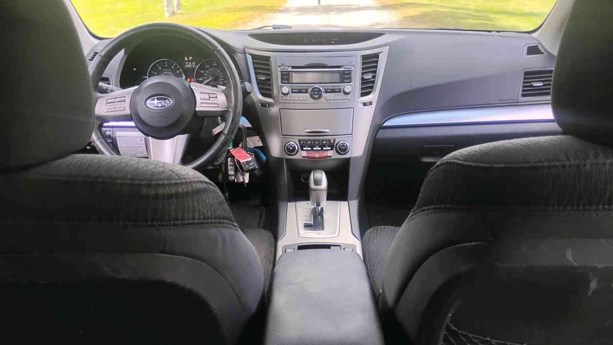 2011 Subaru Outback 201k clean title flawless - Bellows Falls, Vermont - FleaMarketBay