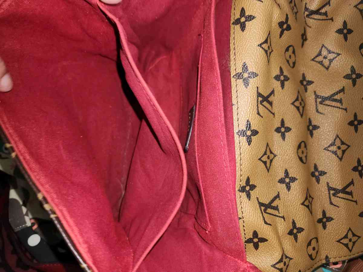 brown crossbody bag - Addison, Michigan - FleaMarketBay