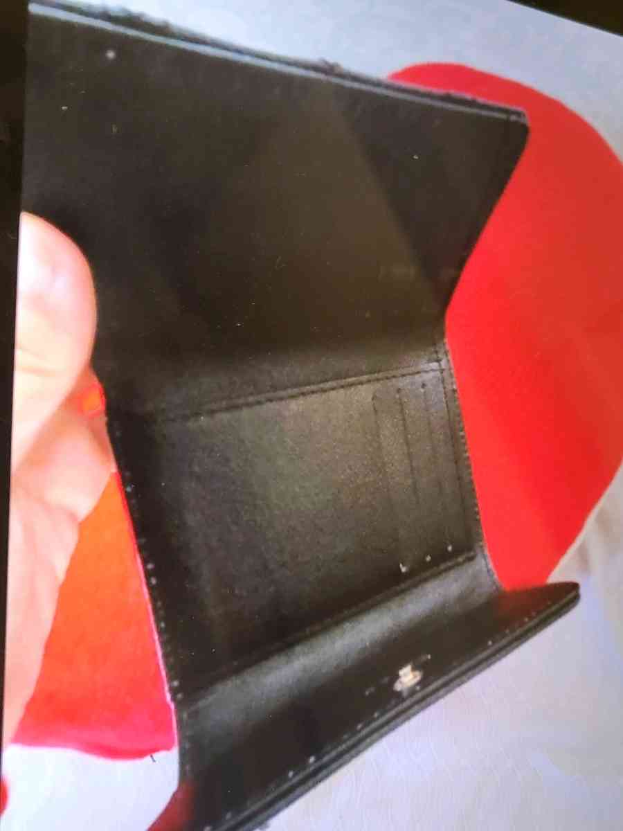 wallet - California Hot Springs, California - FleaMarketBay