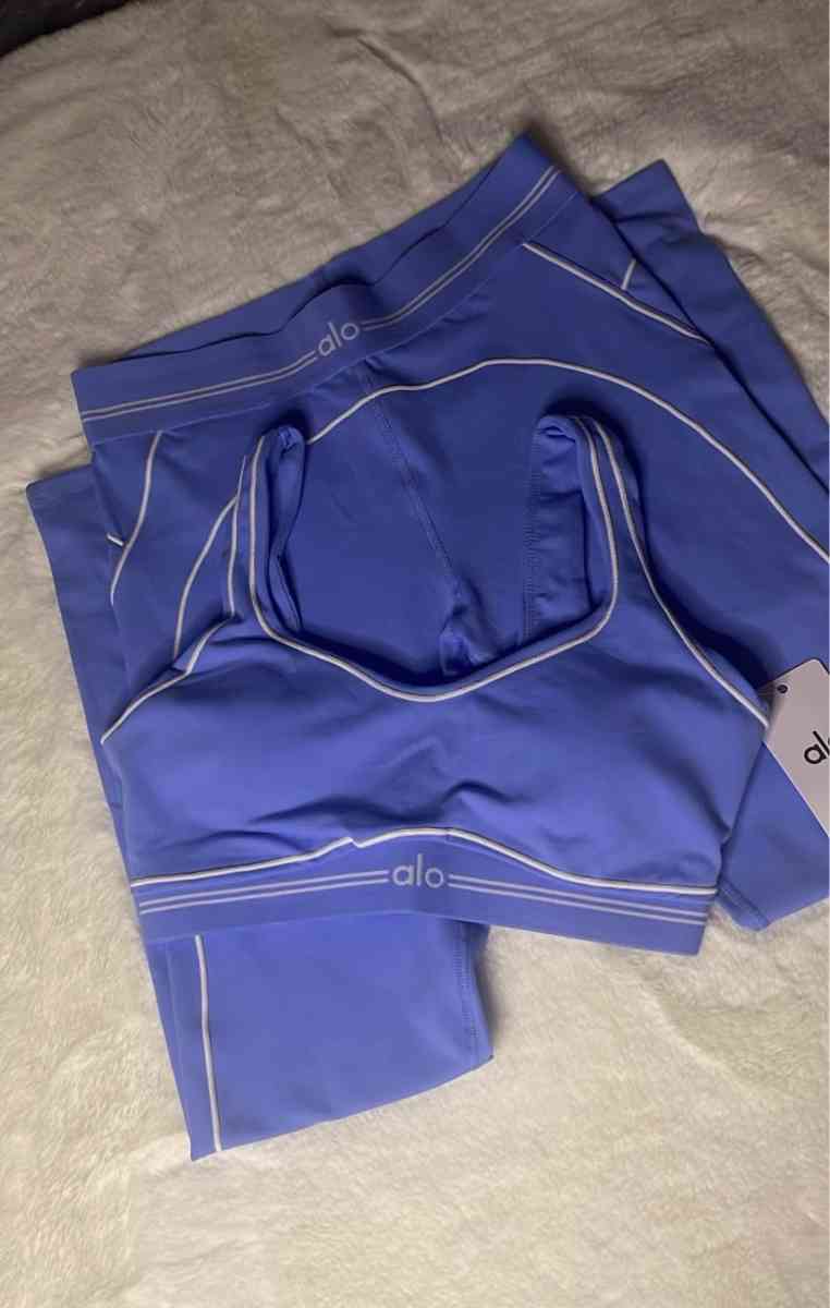 Color Crush Alo Yoga Set - Afton, Tennessee - FleaMarketBay