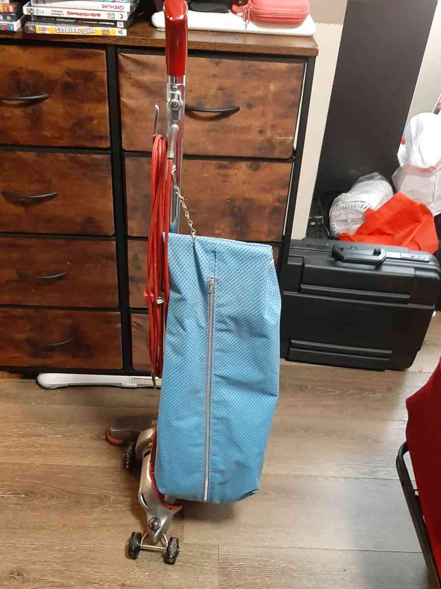 Vintage 1970s Royal Model 880 - Pittsburgh, Pennsylvania - FleaMarketBay